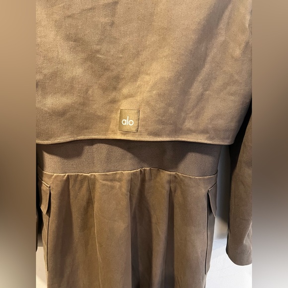 NWT Alo Yoga Formation Taupe Trench Coat Jacket Olive Tree Size Medium - Picture 7 of 10